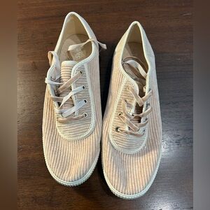 NWOT TOMS Velvet Tan Sneakers